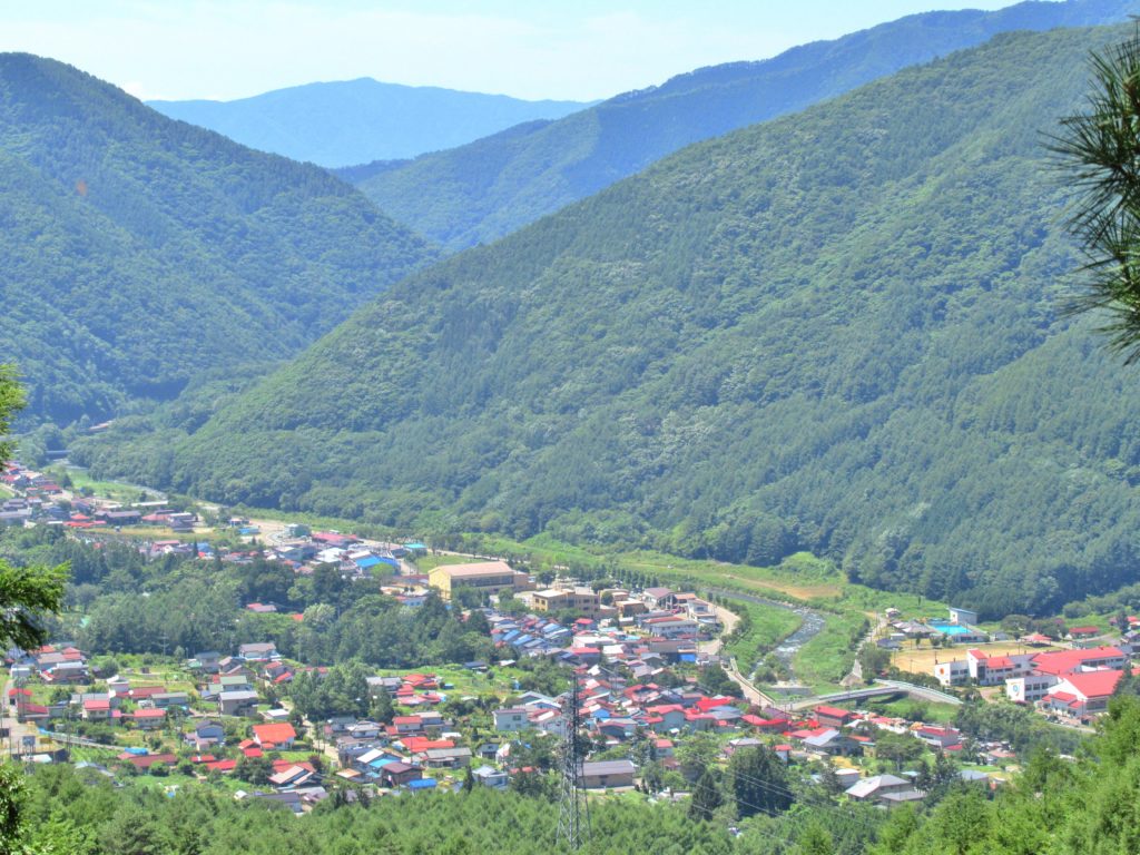 鳥居峠の展望台から見える薮原宿