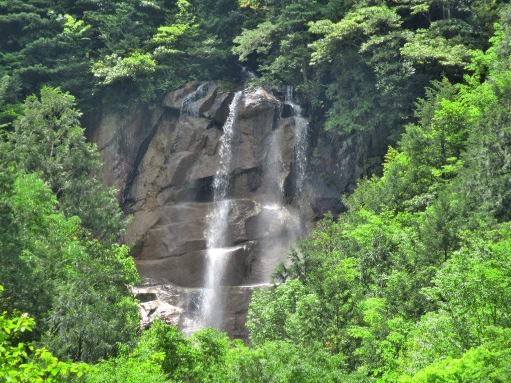 雨現の滝