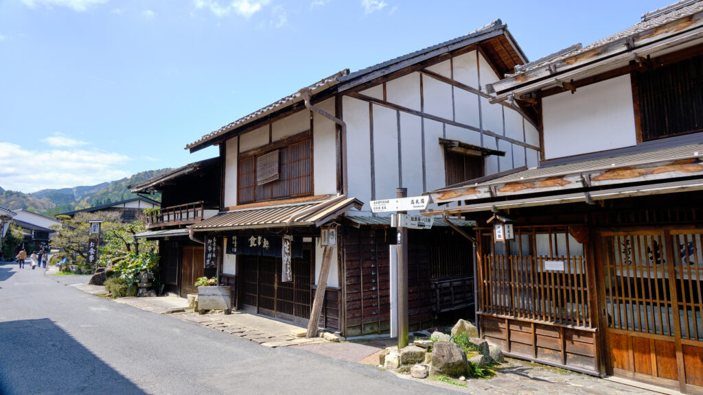 妻籠バス停への分岐点