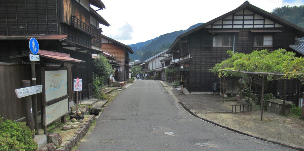 妻籠宿北端の案内版付近