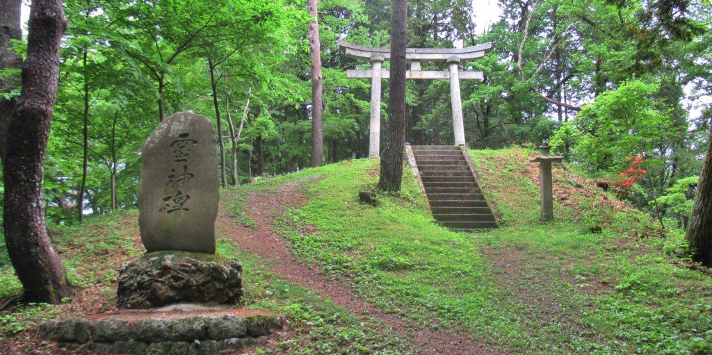 The torii gate and Reijin Monument