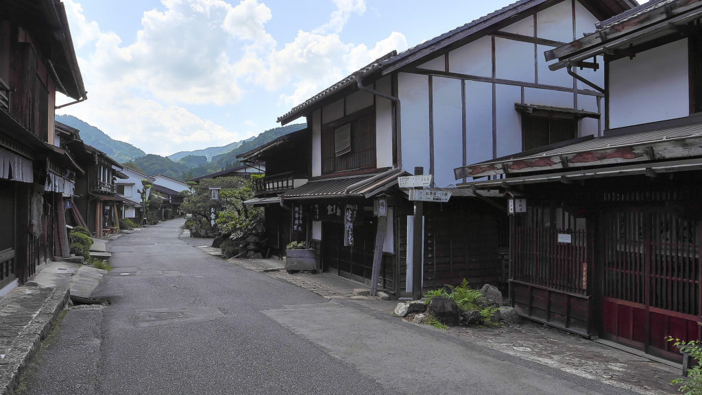 妻籠バス停への分岐点